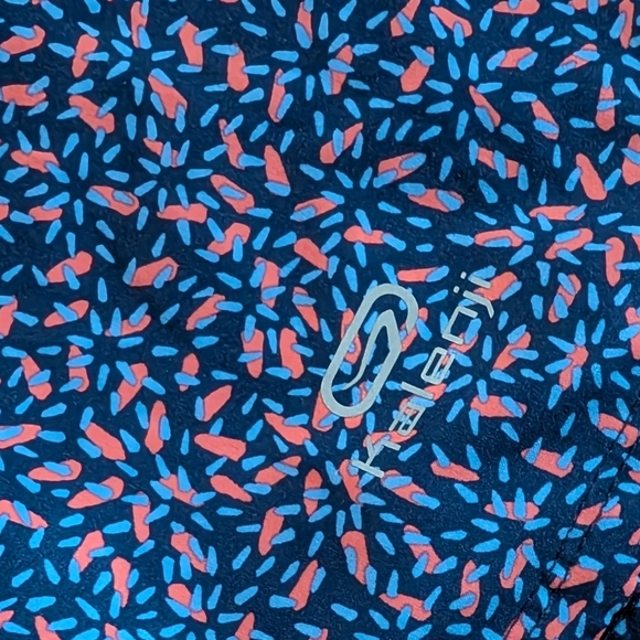 Kalenji Blue and Pink Patterned Activewear - Picture 3 of 3